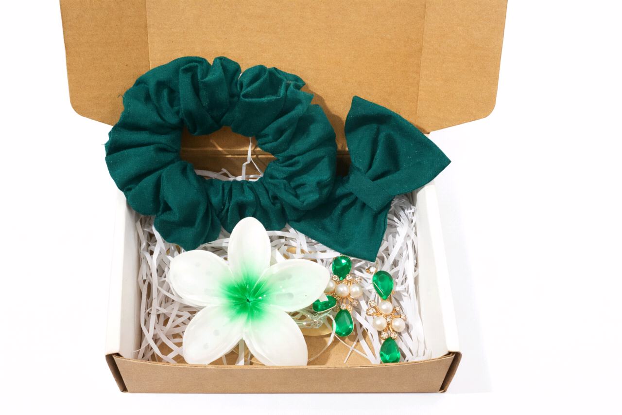 Emerald Green Hair Gift Hamper
