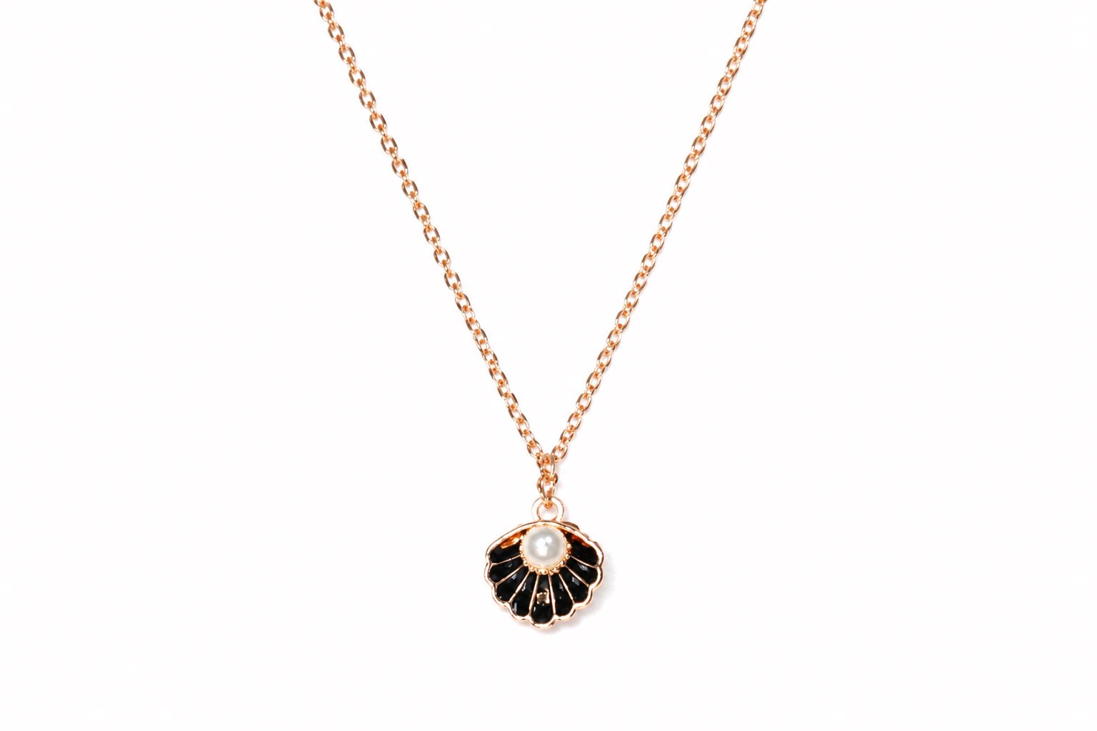Pearl Shell Pendant Necklace