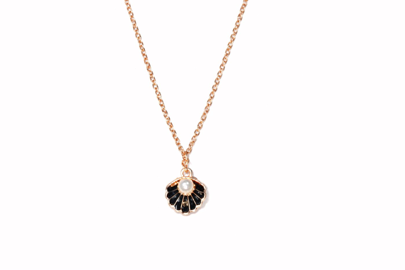 Pearl Shell Pendant Necklace