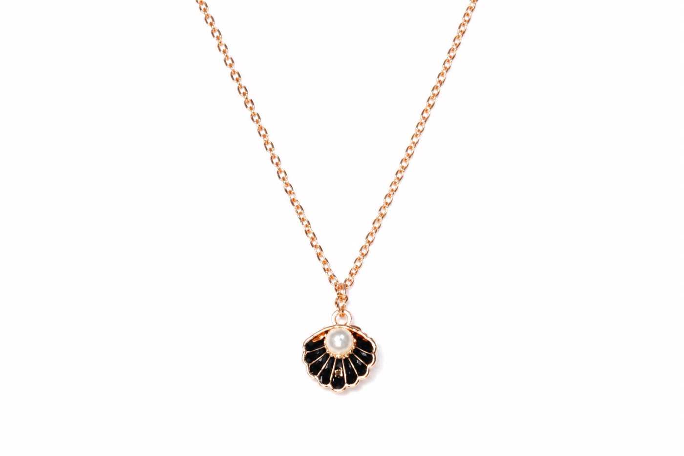 Pearl Shell Pendant Necklace